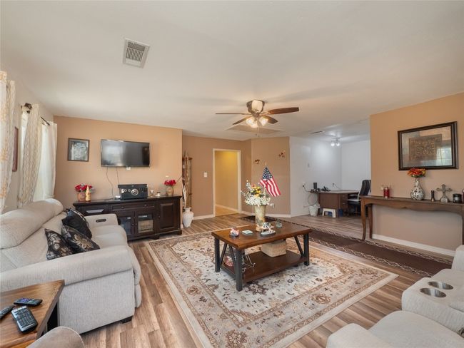 557 Riddle Rd, House other with 7 bedrooms, 4 bathrooms and null parking in Cedar Creek TX | Image 5