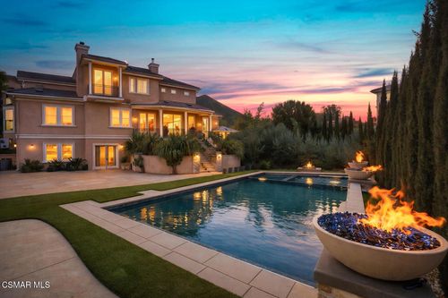 1995 Rudolph Dr, Newbury Park, CA, 91320-4631 | Card Image