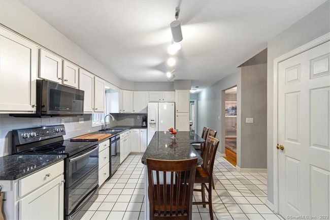 6 Michael Dr, House other with 3 bedrooms, 3 bathrooms and 2 parking in Clinton CT | Image 7