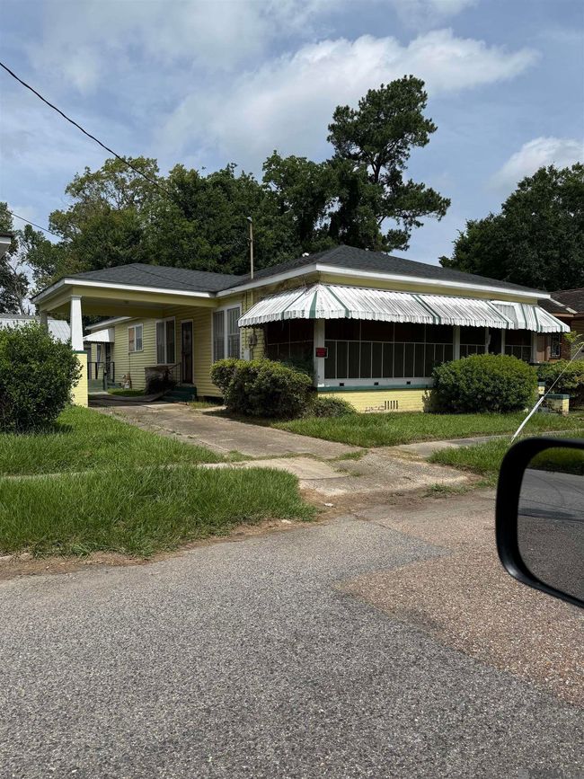 1050 S 16 Th St, House other with 3 bedrooms, 2 bathrooms and 3 parking in Baton Rouge LA | Image 5