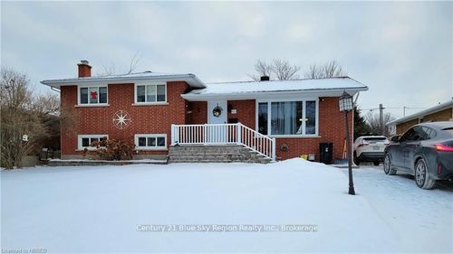 643 Norman Ave, North Bay, ON, P1B8C2 | Card Image