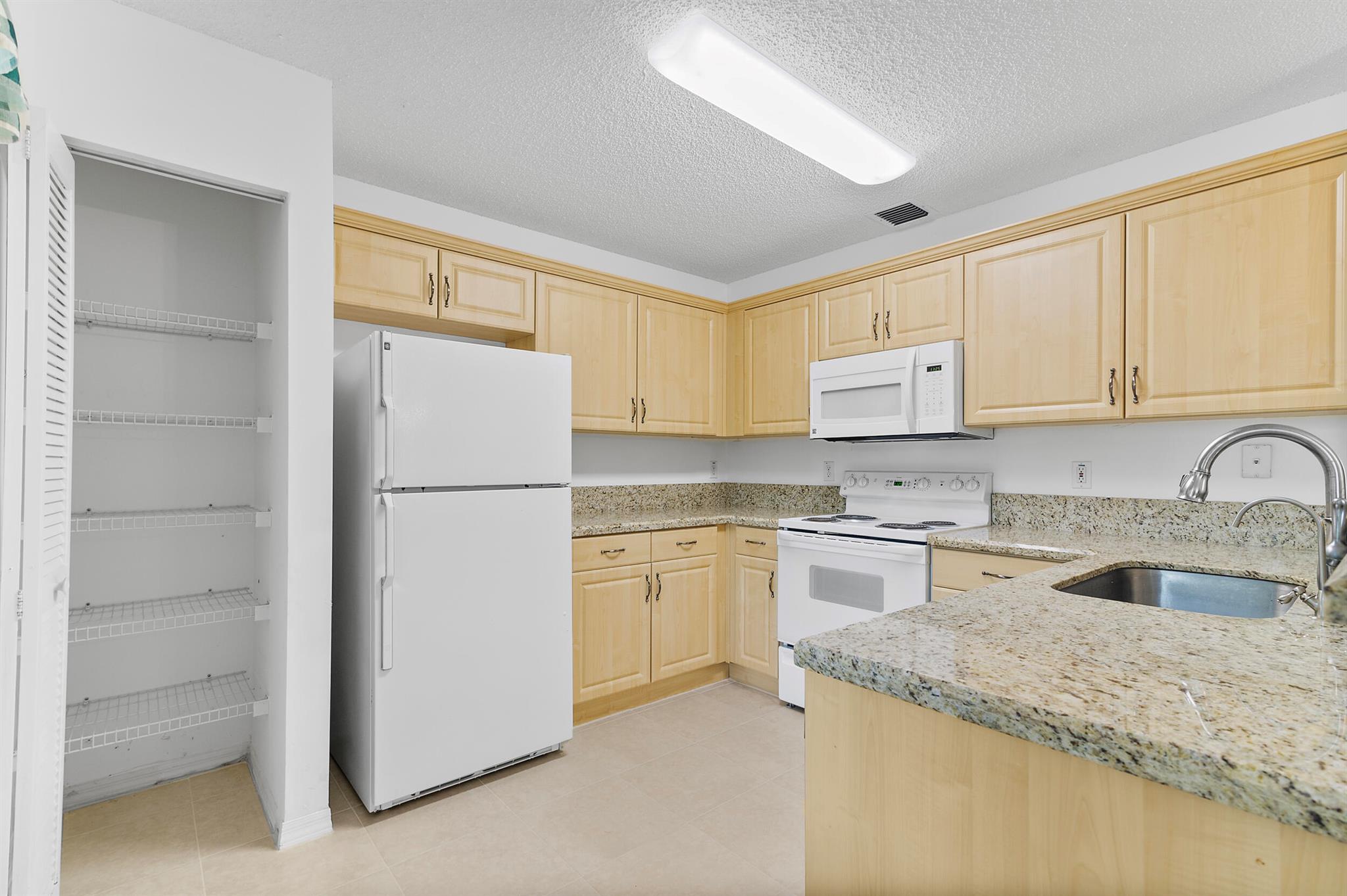 11th Pl, Deerfield Beach, FL 33442