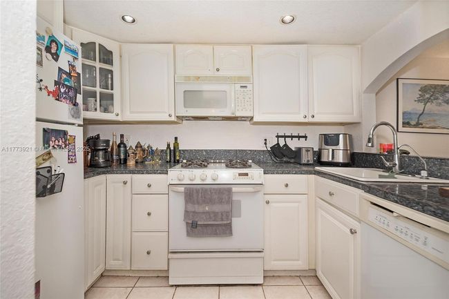 APT-227 - 6709 N Kendall Dr, Condo with 2 bedrooms, 2 bathrooms and null parking in Pinecrest FL | Image 10