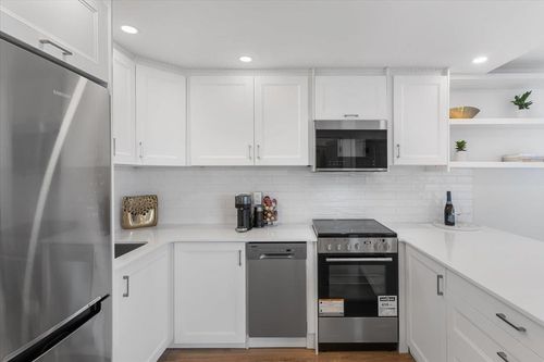 1710-2016 Fullerton Ave, North Vancouver, BC, V7P3E6 | Card Image