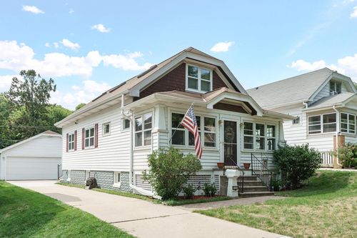1329 N 70th Street, Wauwatosa, WI, 53213 | Card Image