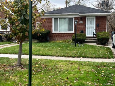 13551 Rosemont Avenue, Home with 3 bedrooms, 1 bathrooms and null parking in Detroit MI | Image 2