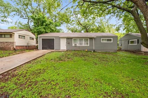 10711 Ewing Dr, Kansas City, MO, 64134-2747 | Card Image