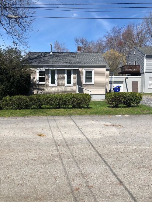 9 Palmer Ave, Warren, RI, 02885-1609 | Card Image