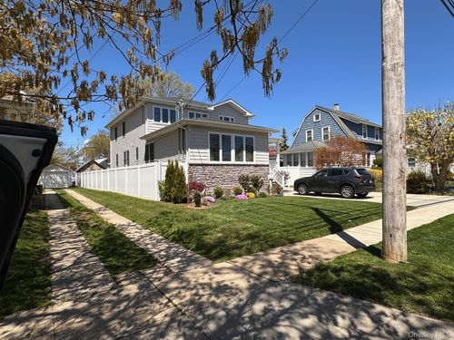 84 Commonwealth Ave, Merrick, NY, 11566-3525 | Card Image