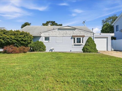 11 Hoover Ln, Bethpage, NY, 11714-4804 | Card Image