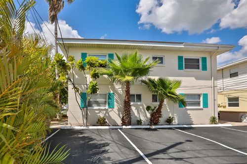 515 129th Ave E, MADEIRA BEACH, FL, 33708-2605 | Card Image