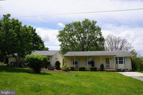 427 Happy Creek Dr, KEARNEYSVILLE, WV, 25430-9318 | Card Image