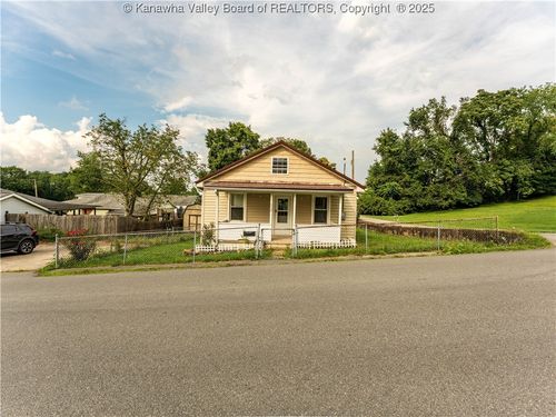 112 Huse St, Fayetteville, WV, 25840-1365 | Card Image
