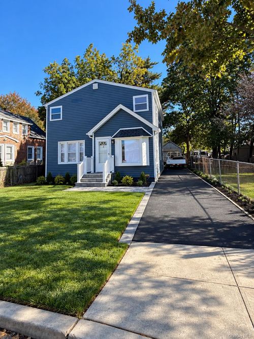 8 Maple Street, Hempstead, NY, 11520 | Card Image