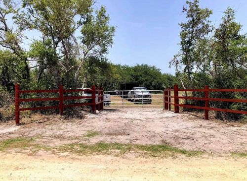1555 W Stoddard Ave, Aransas Pass, TX, 78336-3916 | Card Image