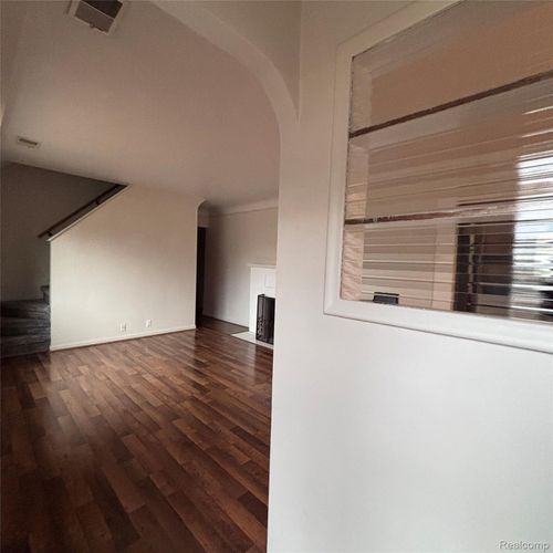 31973 Bock St, Garden City, MI, 48135-1440 | Card Image