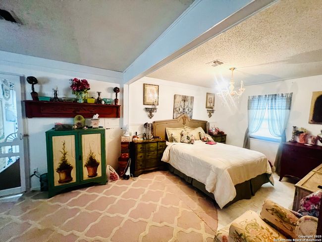 521 Cr 7713 #1, House other with 3 bedrooms, 1 bathrooms and null parking in Devine TX | Image 9