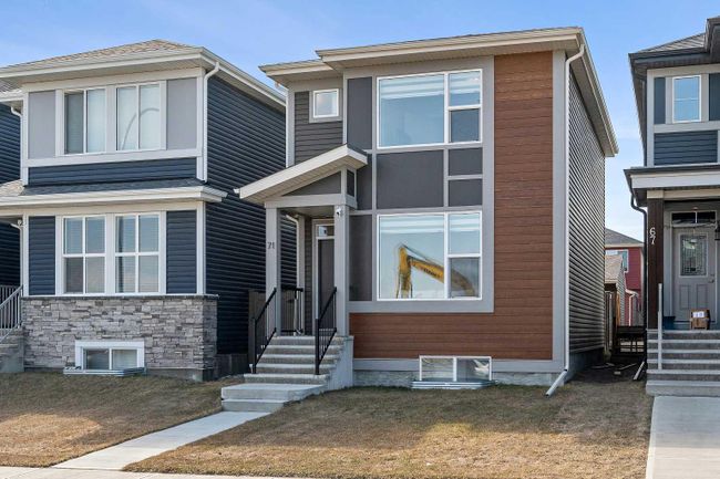 71 Corner Meadows Manor Ne, Home with 3 bedrooms, 2 bathrooms and 2 parking in Calgary AB | Image 2