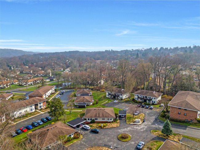 Aerial view with a residential view | Image 12