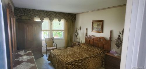 5737 228th St, Oakland Gardens, NY, 11364-2438 | Card Image