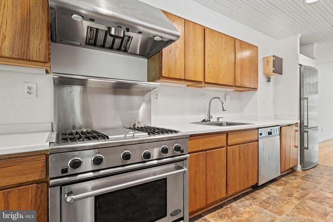 11493 Waterview Cluster, Townhouse with 3 bedrooms, 2 bathrooms and null parking in RESTON VA | Image 5