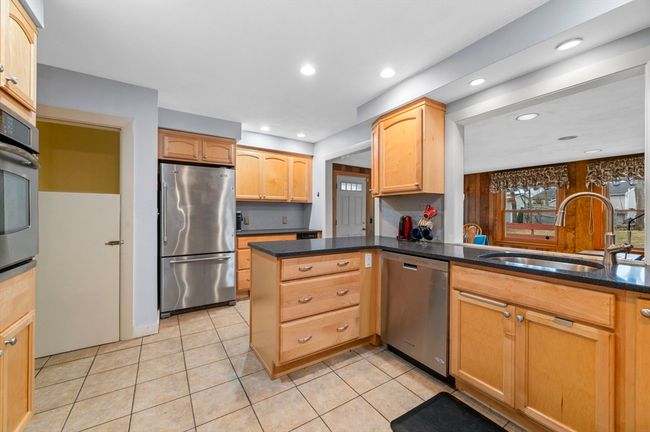 23 Hillcrest Rd, House other with 4 bedrooms, 2 bathrooms and 1 parking in Marblehead MA | Image 14