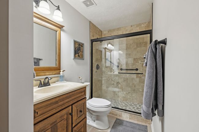 Guest bathroom | Image 25