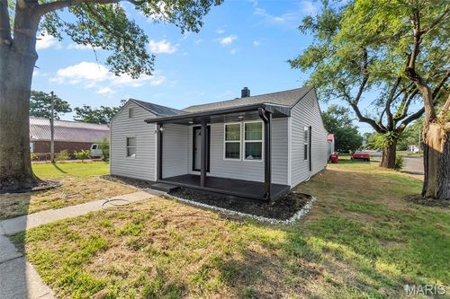 723 Kendall St, Sikeston, MO, 63801-2620 | Card Image