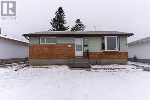 423 Churchill Dr W, Thunder Bay, ON, P7C1V8 | Card Image