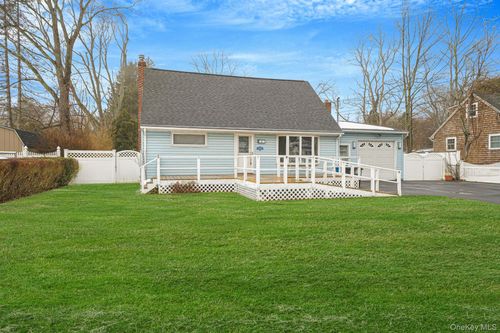 6 Noahs Path, Rocky Point, NY, 11778-9105 | Card Image