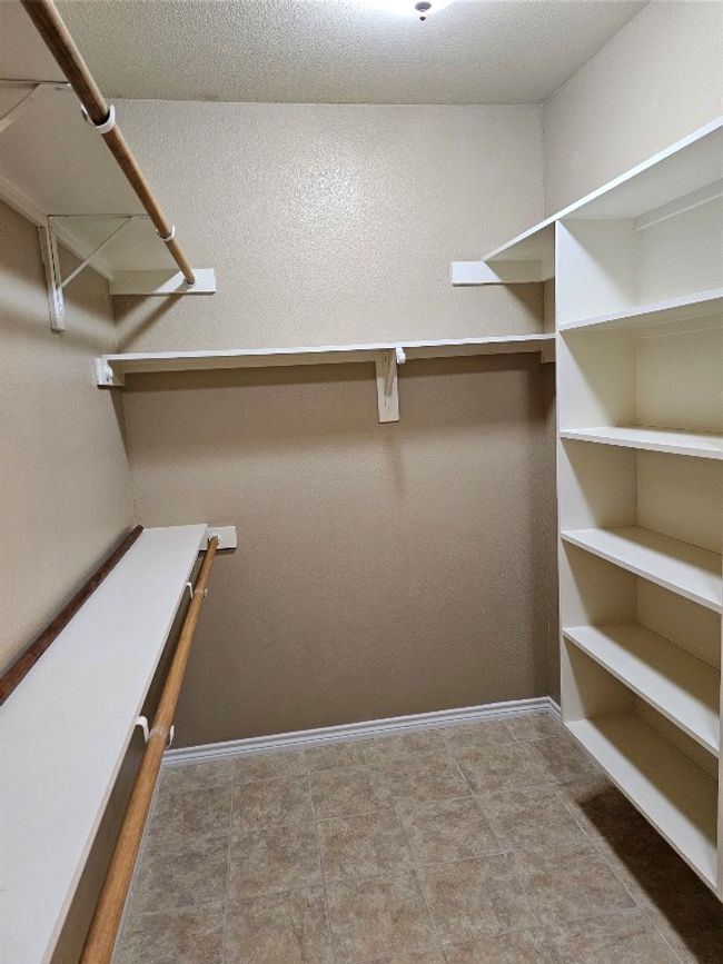 2106 Red Fox Rd, House other with 3 bedrooms, 2 bathrooms and 2 parking in Austin TX | Image 19