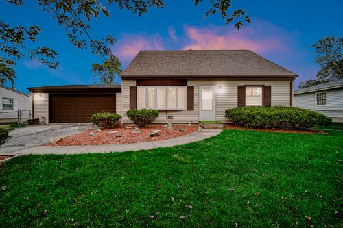 637 Old Forge Rd, Valparaiso, IN, 46385-8252 | Card Image