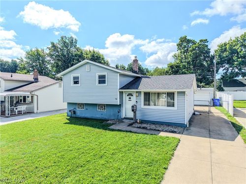 15979 Southway Dr, Brook Park, OH, 44142-3761 | Card Image