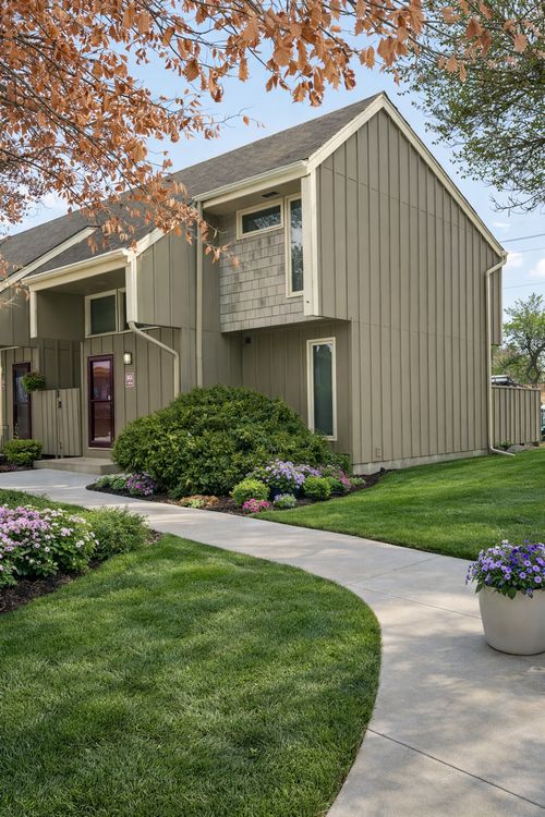 365 E 43rd St, Minneapolis, MN, 55409-2157 | Card Image