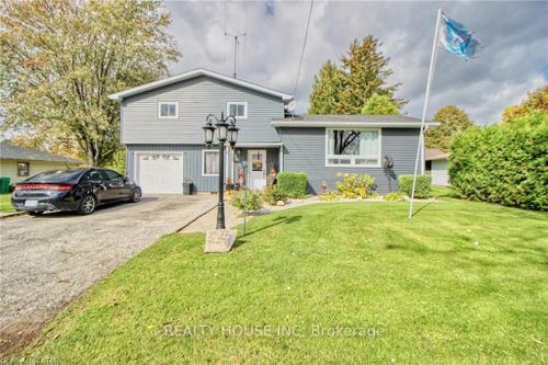 {{alt}} | Card Image