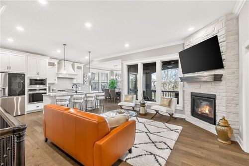 433 Coyle Ct, Lee's Summit, MO, 64002 | Card Image