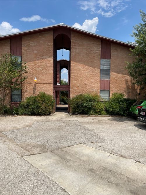 apt-103-2222 Mission Hill Dr, Austin, TX, 78741-7146 | Card Image