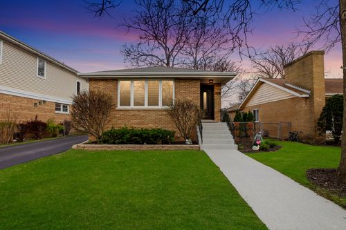318 Hibbard Rd, Wilmette, IL, 60091-2924 | Card Image