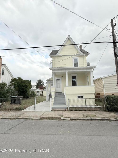 536 W Green St, West Hazleton, PA, 18202-3708 | Card Image