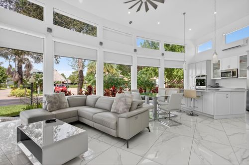 552-552 N Carol Pkwy, Margate, FL, 33068-1933 | Card Image