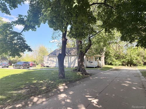1137 E 8th St, Monroe, MI, 48161-1111 | Card Image