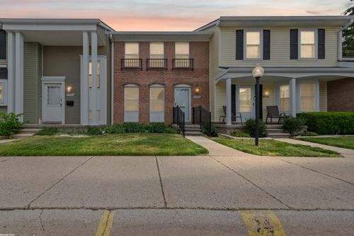 37578 Charter Oaks Blvd, Clinton Township, MI, 48036-2422 | Card Image