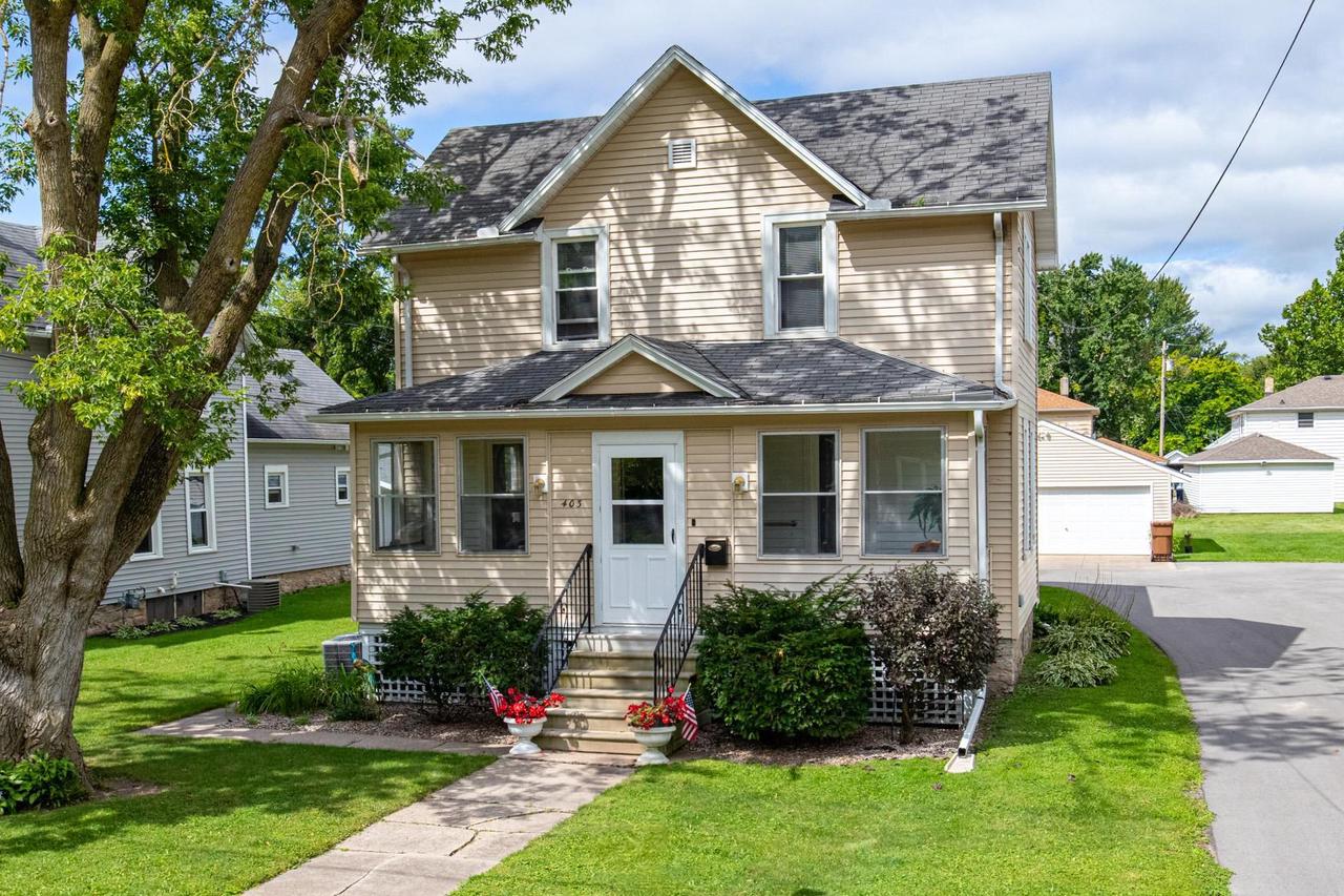 Naymut St, Menasha, WI 54952