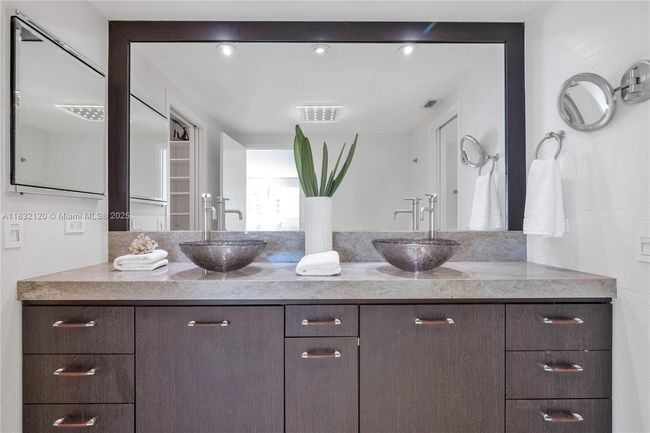 APT-6A - 615 Ocean Dr, Condo with 3 bedrooms, 3 bathrooms and null parking in Key Biscayne FL | Image 13
