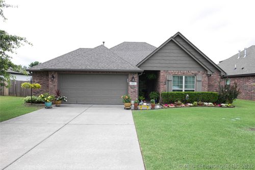 8466 Dunnwood Rd, Claremore, OK, 74019-7546 | Card Image