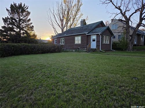 604 3rd Ave Nw, Swift Current, SK, S9H0S9 | Card Image