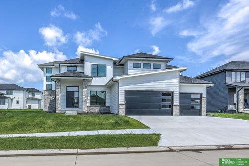 21120 Arlington St, Elkhorn, NE, 68022-5352 | Card Image
