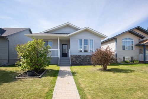 3 Taylor Drive, Lacombe, AB, T4L2N8 | Card Image