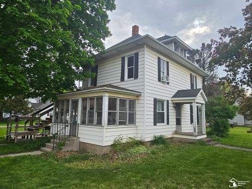 401 W Adrian St, Blissfield, MI, 49228-1001 | Card Image