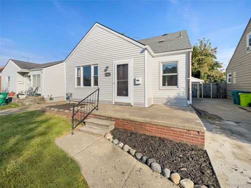 18067 Rosetta Ave, Eastpointe, MI, 48021-2629 | Card Image